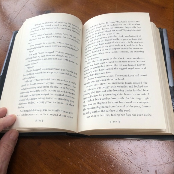 Rapture by Lauren Kate - Autographed Copy - first edition hardcover copy - - Picture 8 of 9